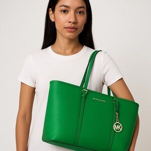 🌸MICHAEL KORS - Vibrant Green Tote🌸